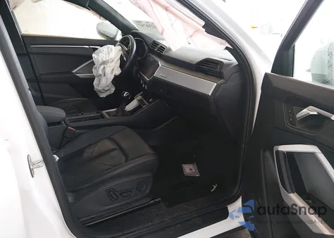 2021 Audi Q3 Premium 40 Tfsi Quattro Tiptronic z USA, uszkodzony, nr VIN 0WA1AUCF30M108937